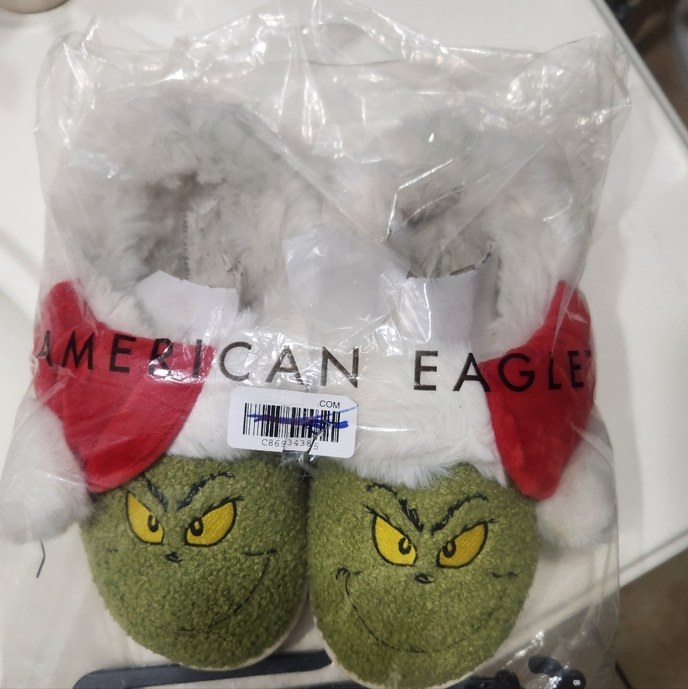 American Eagle Outfitters GRINCH Fuzzy White Slippers
